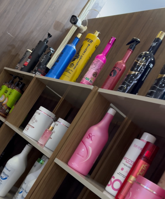 Produtos profissionais na prateleira